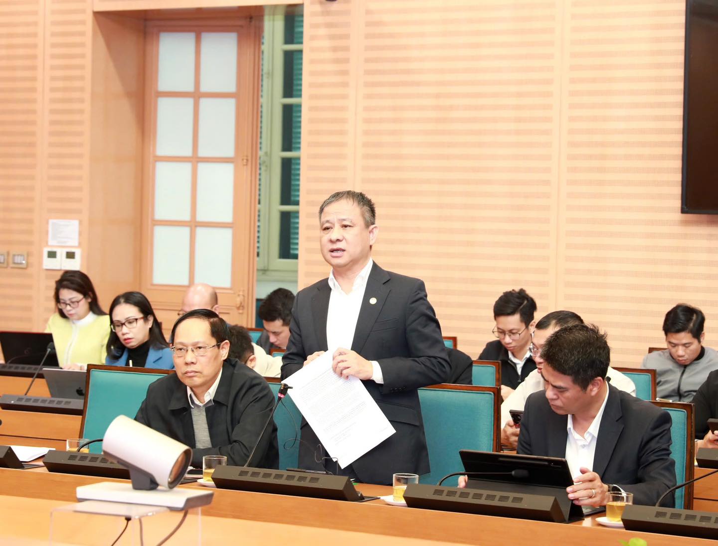 Hà Nội kiểm điểm tiến độ, lộ trình chuyển đổi phương tiện giao thông xanh đến năm 2030