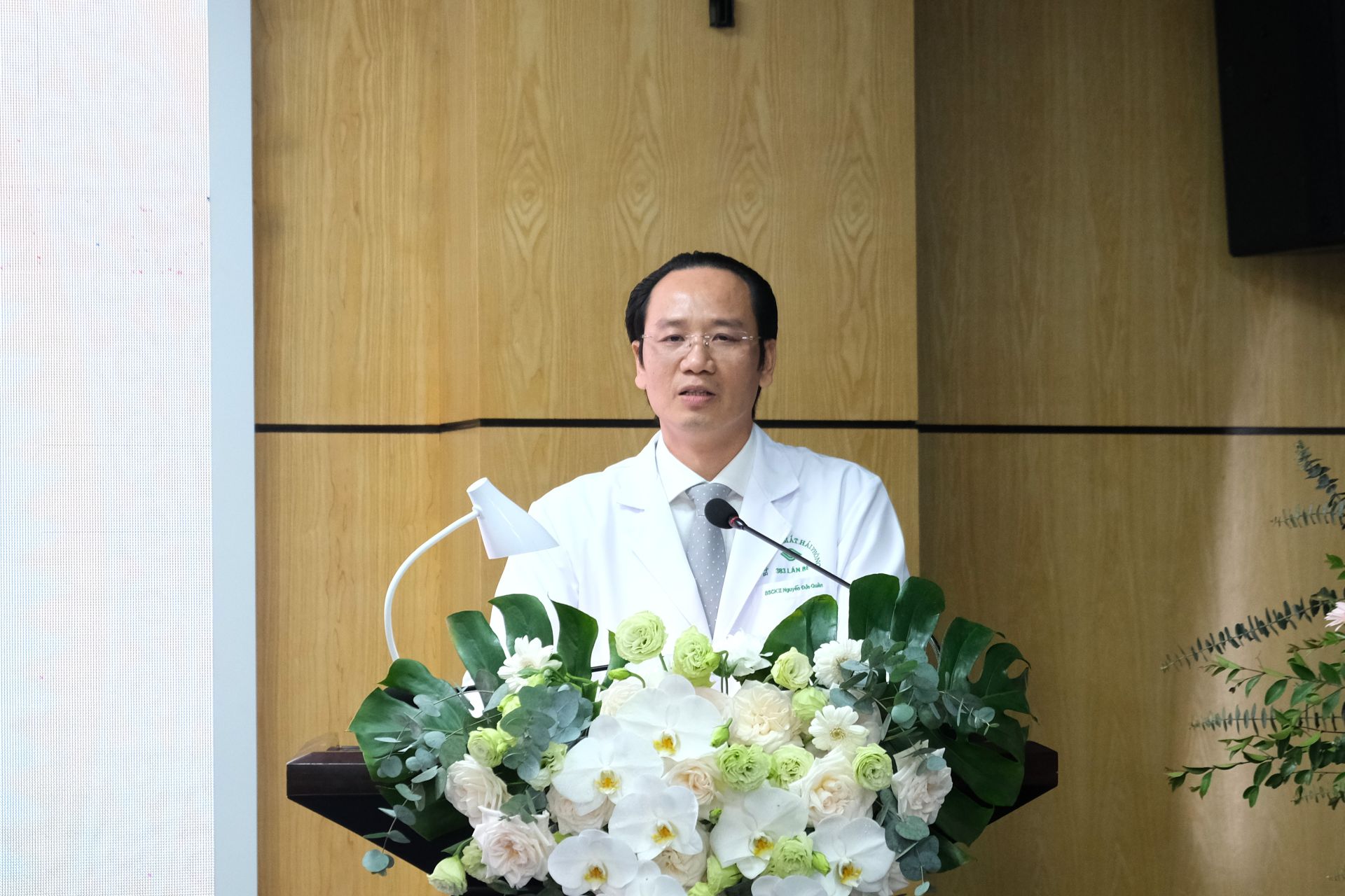 BSCKII Nguyễn Đức Quân, Giám đốc Bệnh viện Mắt Hải Phòng phát biểu. BSCKII Nguyễn Đức Quân, Giám đốc Bệnh viện Mắt Hải Phòng phát biểu.