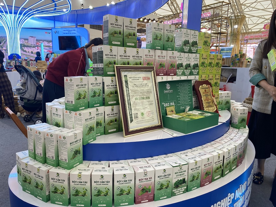 Tính đến nay, cả nước đã ghi nhận 18.243 sản phẩm đạt tiêu chuẩn 3 sao trở lên. Ảnh: minh họa Tính đến nay, cả nước đã ghi nhận 18.243 sản phẩm đạt tiêu chuẩn 3 sao trở lên. Ảnh: minh họa