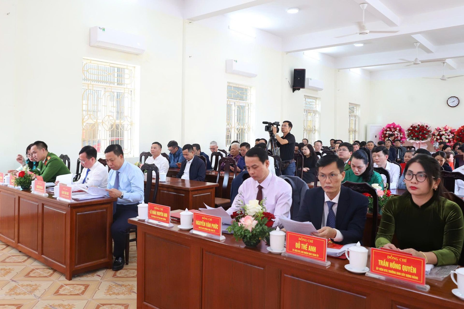 Đại biểu tham dự Kỳ họp. Đại biểu tham dự Kỳ họp.