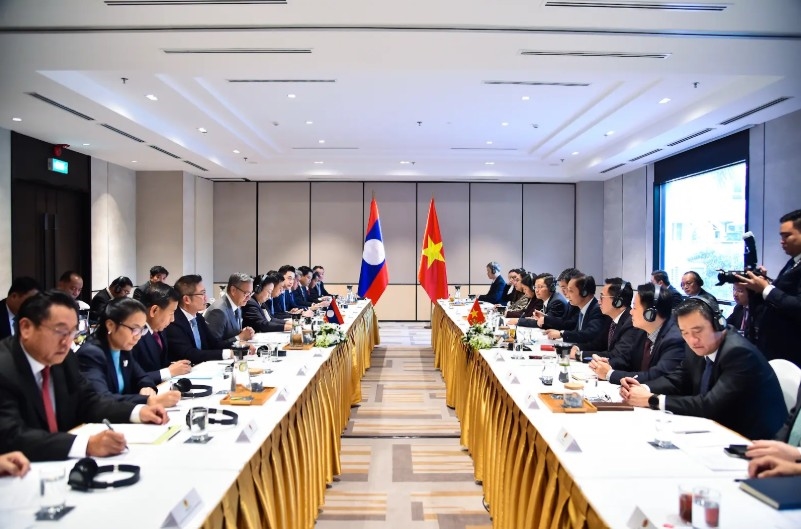 Bộ trưởng Bộ Ngoại giao Lê Hoài Trung và Bộ trưởng Bộ Ngoại giao Lào Thongsavanh Phomvihane đồng chủ trì Tham vấn Chính trị thường niên lần thứ 12. Ảnh: Báo Thế giới và Việt Nam Bộ trưởng Bộ Ngoại giao Lê Hoài Trung và Bộ trưởng Bộ Ngoại giao Lào Thongsavanh Phomvihane đồng chủ trì Tham vấn Chính trị thường niên lần thứ 12. Ảnh: Báo Thế giới và Việt Nam