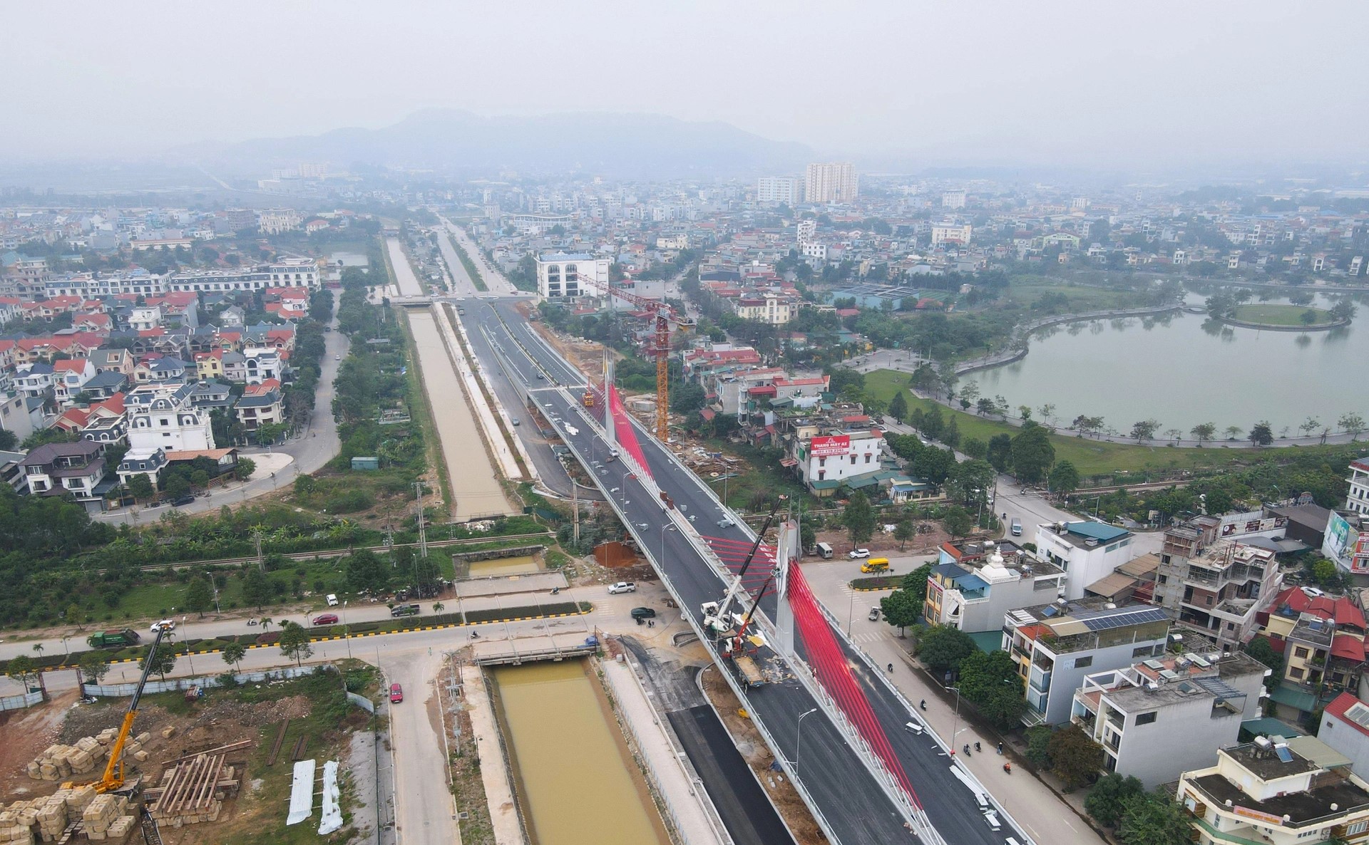 Ngày 19/12 thông xe kỹ thuật dự án cầu dây văng vượt đường sắt đầu tiên ở Thanh Hóa