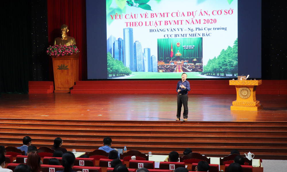 Ông Hoàng Văn Vy, chuyên gia môi trường chia sẻ các nội dung về Luật Bảo vệ môi trường. Ông Hoàng Văn Vy, chuyên gia môi trường chia sẻ các nội dung về Luật Bảo vệ môi trường.