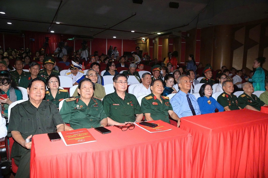 CCB Nguyễn Công Trung cùng các tướng lĩnh tại lễ kỷ niệm ngày thành lập Quân đội nhân dân Việt Nam CCB Nguyễn Công Trung cùng các tướng lĩnh tại lễ kỷ niệm ngày thành lập Quân đội nhân dân Việt Nam