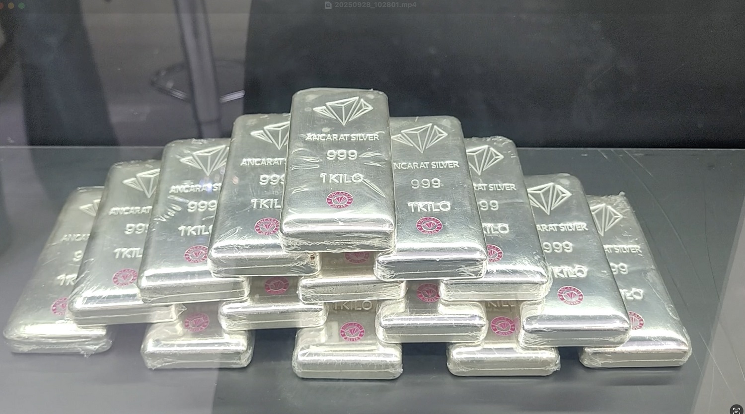 Giá bạc hôm nay 18/12: Trong nước và thế giới đồng loạt tăng mạnh. (Ảnh minh họa) Giá bạc hôm nay 18/12: Trong nước và thế giới đồng loạt tăng mạnh. (Ảnh minh họa)