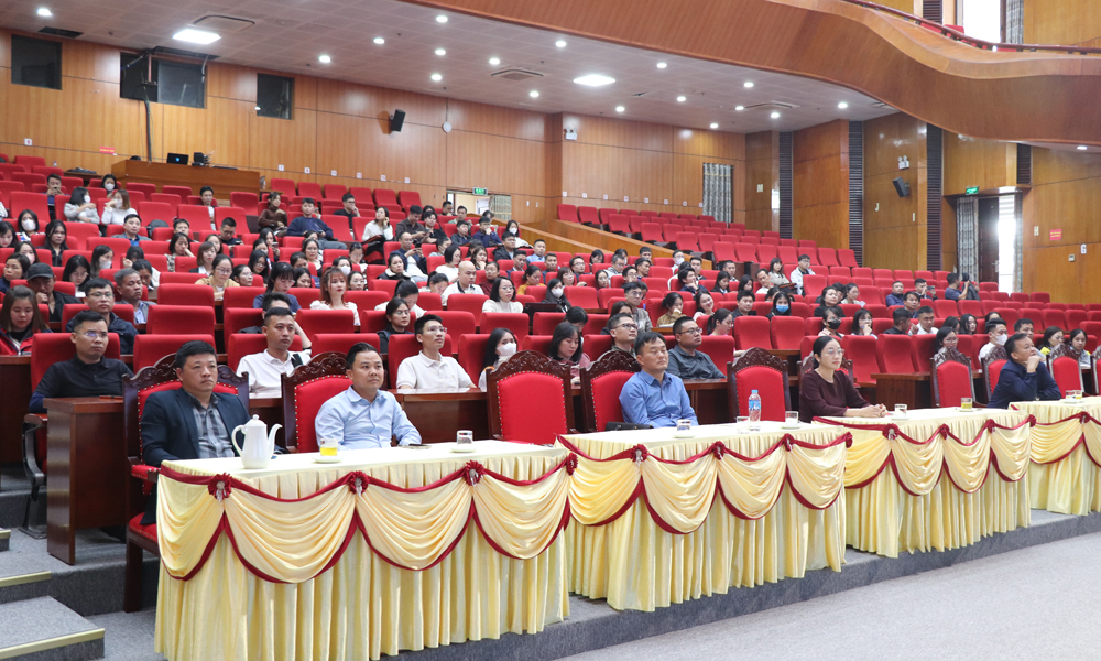 Các đại biểu dự hội nghị. Các đại biểu dự hội nghị.