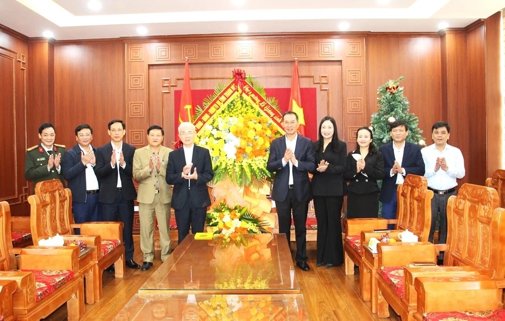 Phó Bí thư Tỉnh ủy Thanh Hóa thăm, chúc mừng Ủy ban Đoàn kết Công giáo tỉnh nhân dịp Lễ Giáng sinh