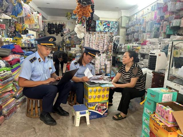 Nghệ An lập 3 đoàn kiểm tra chống buôn lậu, hàng giả dịp trước, trong và sau Tết 2026. Nghệ An lập 3 đoàn kiểm tra chống buôn lậu, hàng giả dịp trước, trong và sau Tết 2026.