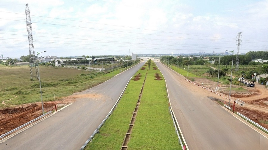 Đường T1 hướng v&agrave;o s&acirc;n bay Long Th&agrave;nh đ&atilde; cơ bản ho&agrave;n thiện