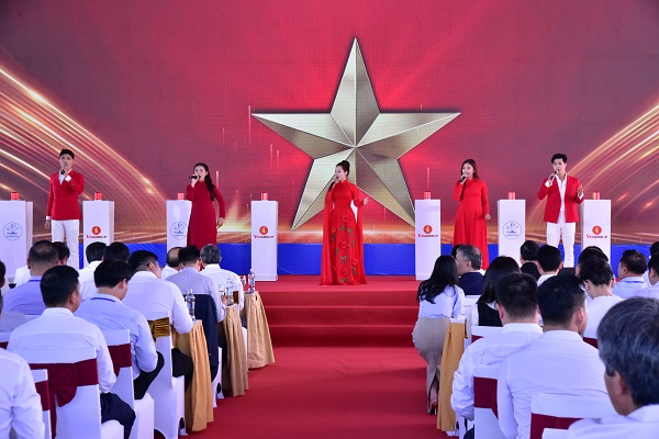 Văn nghệ ch&agrave;o mừng