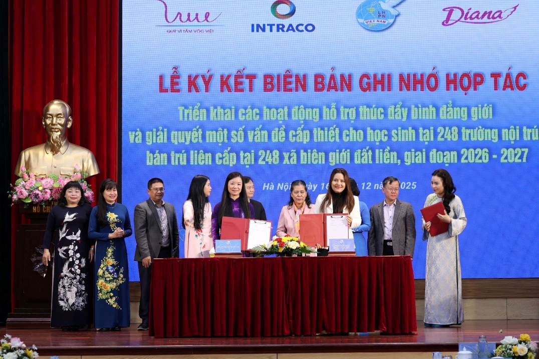 Diana phối hợp với Hội liên hiệp phụ nữ Việt Nam mở rộng Góc nữ sinh đến trường học các xã biên giới đất liền Diana phối hợp với Hội liên hiệp phụ nữ Việt Nam mở rộng Góc nữ sinh đến trường học các xã biên giới đất liền