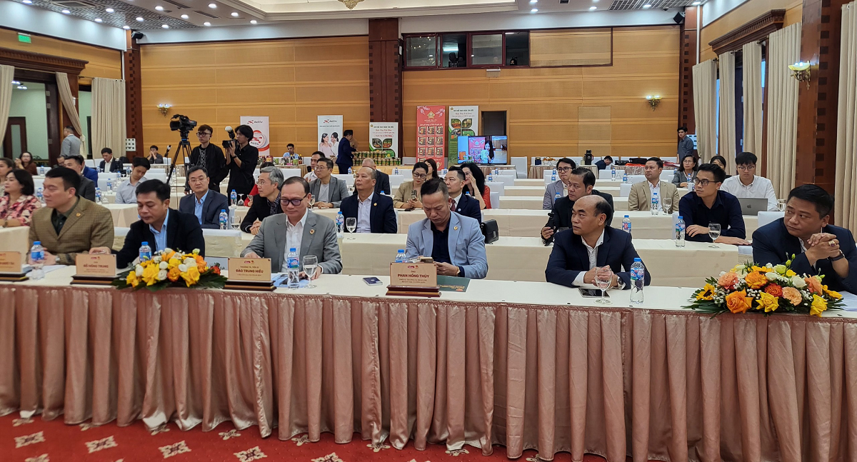 sự tham dự của đại diện c&aacute;c cơ quan quản l&yacute; nh&agrave; nước, lực lượng chức năng, c&aacute;c hiệp hội, viện nghi&ecirc;n cứu, c&ugrave;ng đ&ocirc;ng đảo chuy&ecirc;n gia, nh&agrave; khoa học v&agrave; cộng đồng doanh nghiệp