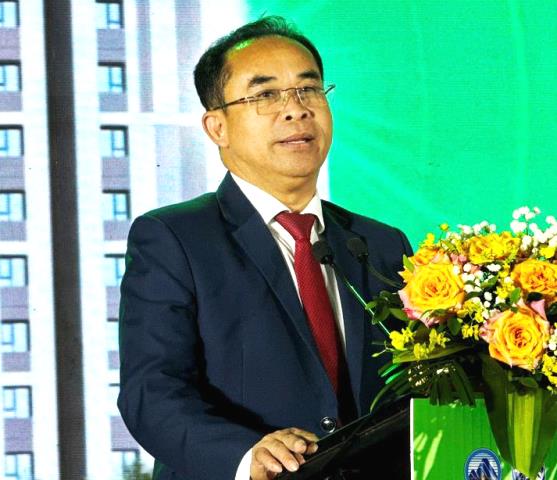 Ph&oacute; Chủ tịch UBND TP. Đ&agrave; Nẵng Trần Anh Tuấn ph&aacute;t biểu chỉ đạo triển khai c&aacute;c dự &aacute;n nh&agrave; ở x&atilde; hội.