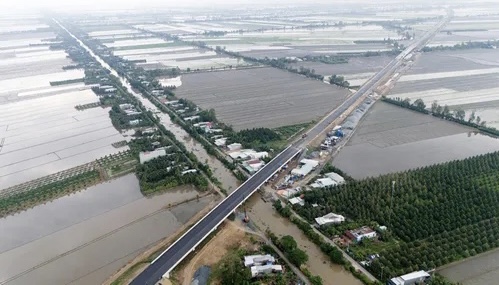 Các nhà thầu đẩy nhanh tiến độ dự án, đảm bảo chất lượng trong quá trình thi công. Các nhà thầu đẩy nhanh tiến độ dự án, đảm bảo chất lượng trong quá trình thi công.