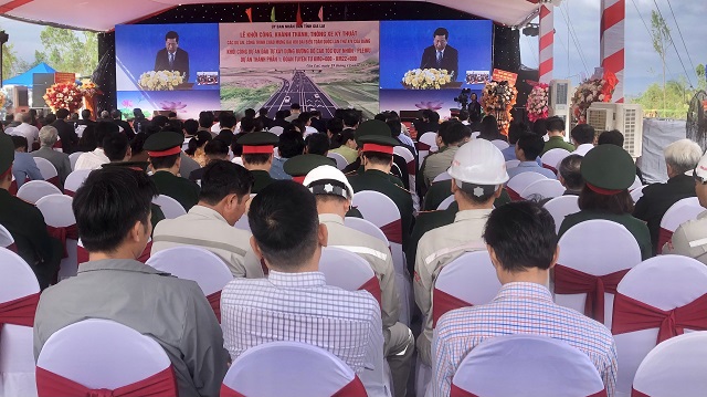 Quang cảnh Lễ khởi công dự án Đầu tư xây dựng đường bộ cao tốc Quy Nhơn – Pleiku. Ảnh: Viết Hiền Quang cảnh Lễ khởi công dự án Đầu tư xây dựng đường bộ cao tốc Quy Nhơn – Pleiku. Ảnh: Viết Hiền