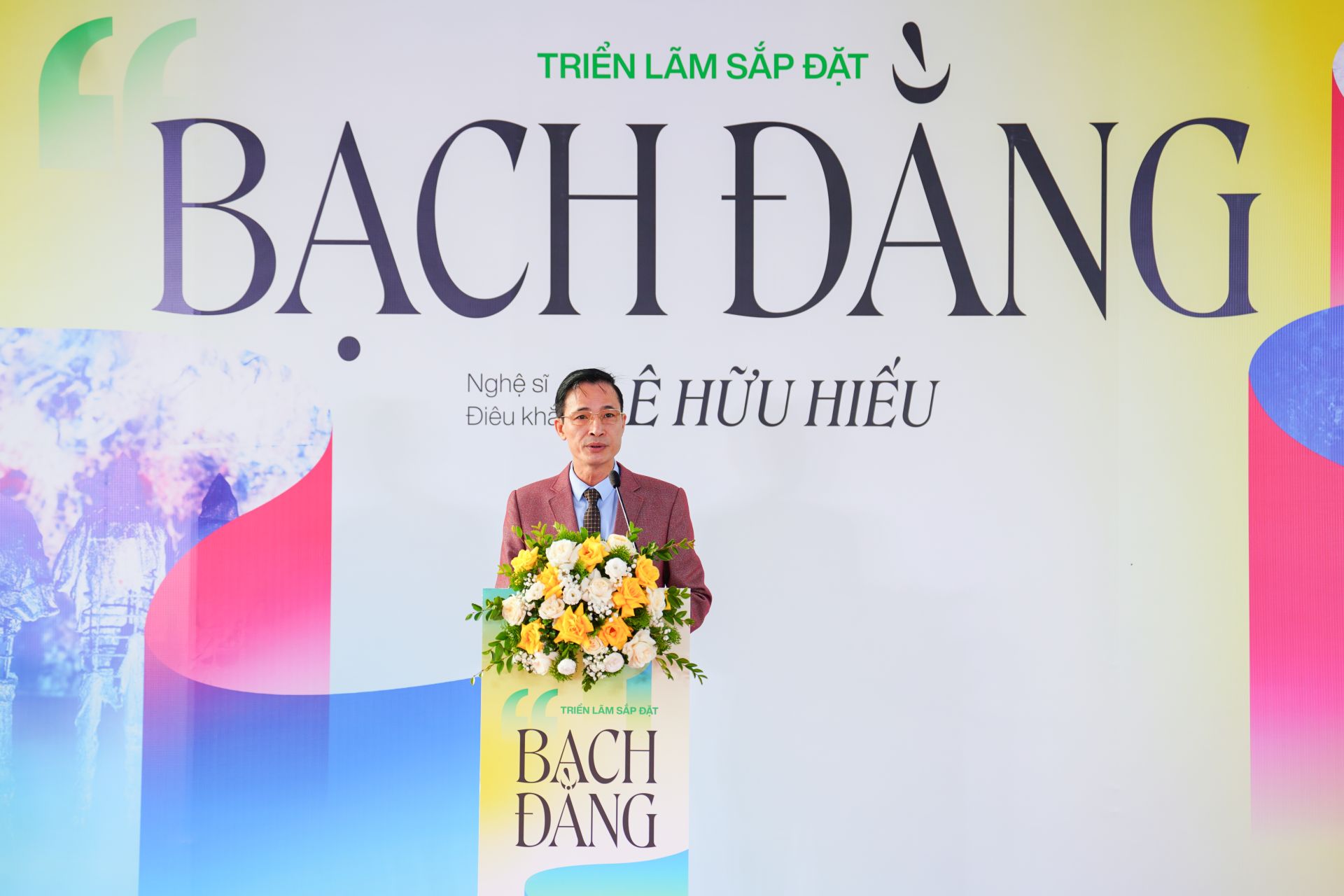 Đại diện UBND phường B&atilde;i Ch&aacute;y ph&aacute;t biểu tại triển l&atilde;m