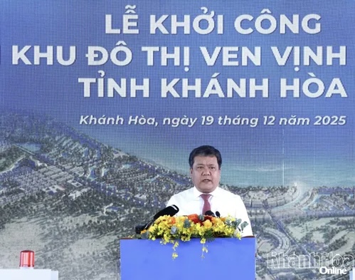 Ông Trần Phong Chủ tịch UBND tỉnh phát biểu tại Lễ khởi công Ông Trần Phong Chủ tịch UBND tỉnh phát biểu tại Lễ khởi công