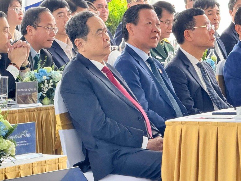 Chủ tịch Quốc Hội Trần Thanh Mẫn dự lễ khởi c&ocirc;ng Dự &aacute;n đầu tư x&acirc;y dựng Trục Đại lộ Cảnh quan s&ocirc;ng Hồng - Ảnh: VGP/HT