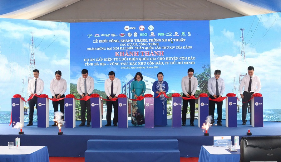 Cắt băng khánh thành Dự án cấp điện từ điện lưới quốc gia cho huyện Côn Đảo