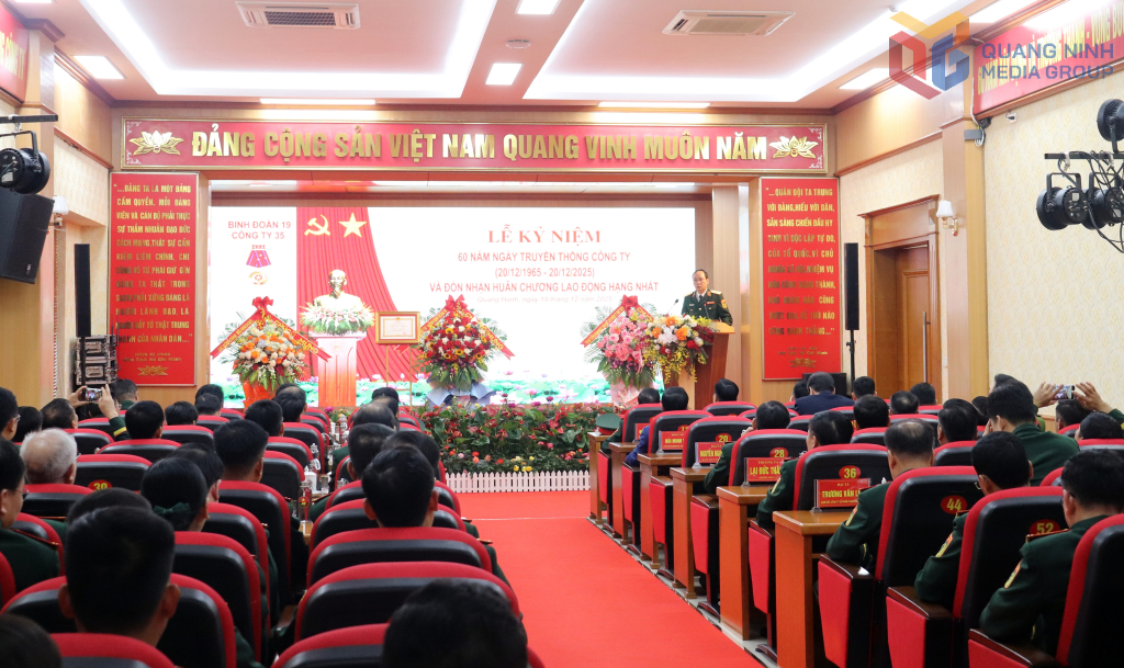 Công ty 35 (Binh đoàn 19) đón nhận Huân chương Lao động hạng Nhất