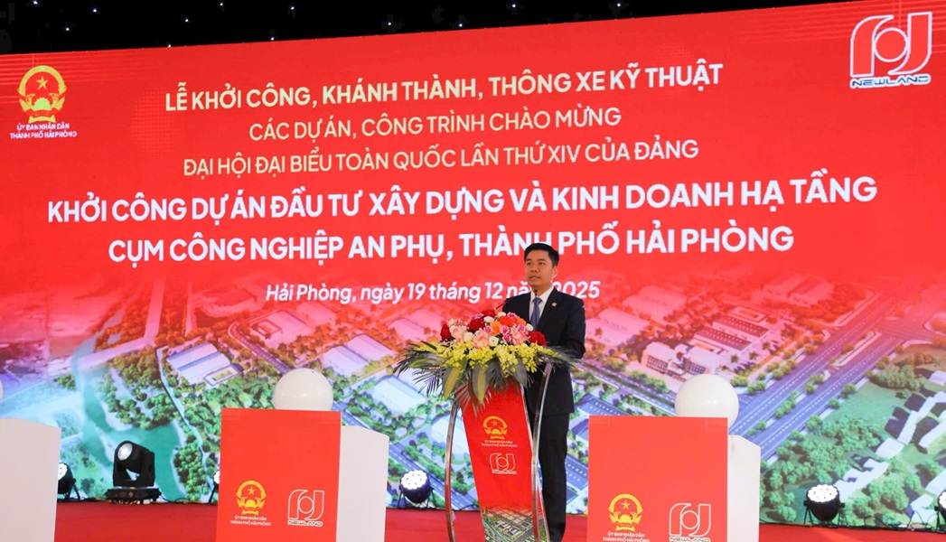 L&atilde;nh đạo C&ocirc;ng ty CP Đầu tư Newland ph&aacute;t biểu tại buổi lễ khởi c&ocirc;ng