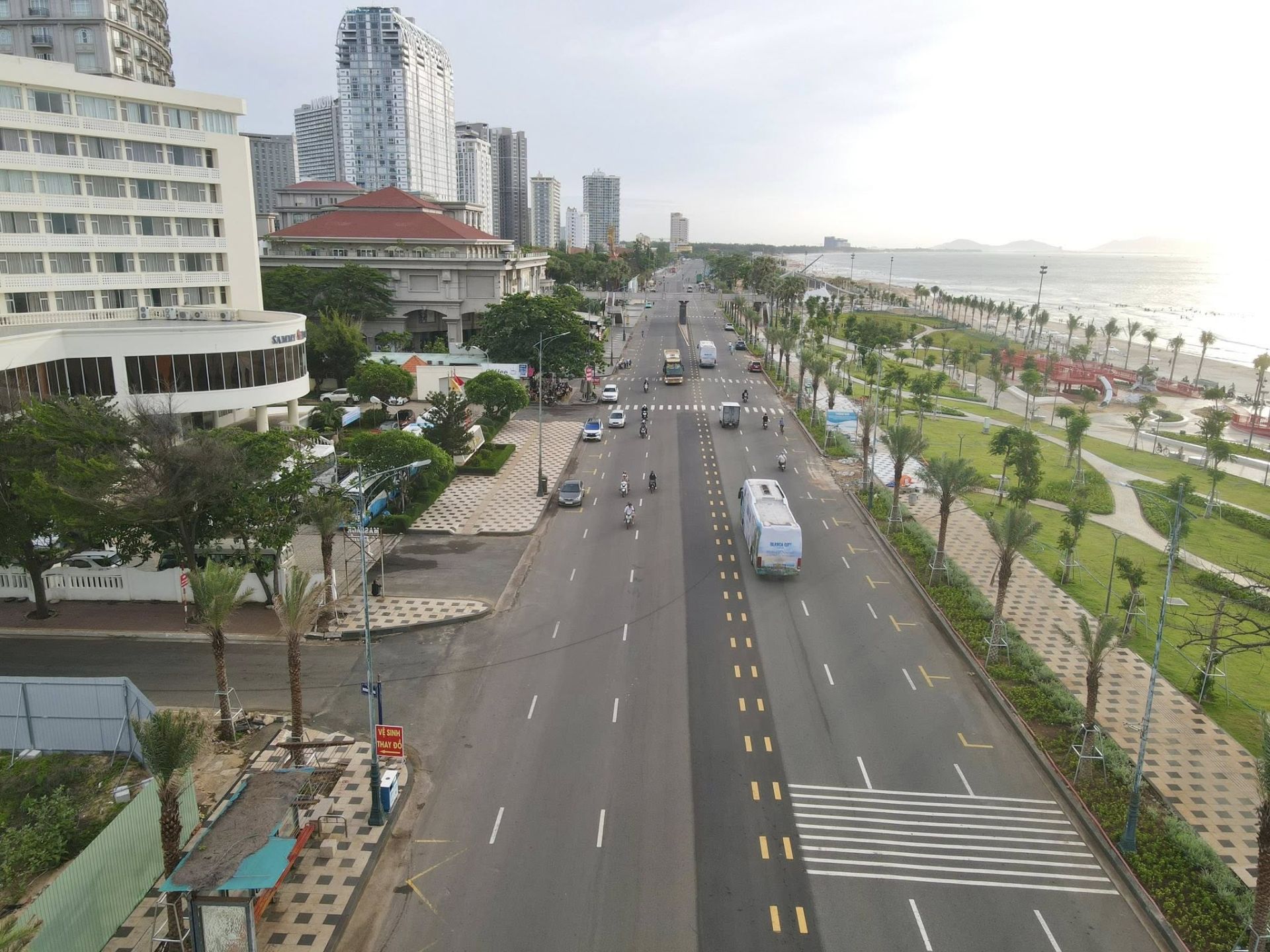 Một g&oacute;c đường Th&ugrave;y V&acirc;n v&agrave; c&ocirc;ng vi&ecirc;n sau khi được chỉnh trang