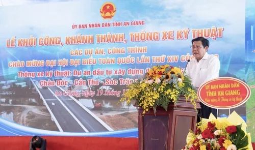 Ông Ngô Công Thức, Phó Chủ tịch UBND tỉnh An Giang phát biểu tại buổi lễ Ông Ngô Công Thức, Phó Chủ tịch UBND tỉnh An Giang phát biểu tại buổi lễ