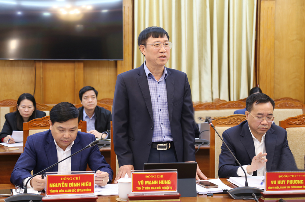 Giám đốc Sở Nội vụ Vũ Mạnh Hùng cho ý kiến về việc sắp xếp, tổ chức lại các đơn vị sự nghiệp công lập. Giám đốc Sở Nội vụ Vũ Mạnh Hùng cho ý kiến về việc sắp xếp, tổ chức lại các đơn vị sự nghiệp công lập.