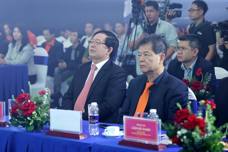 Phó Thủ tướng Hồ Quốc Dũng dự Lễ khởi công động thổ Trung tâm nghiên cứu trí tuệ nhân tạo AI tại Gia Lai - Ảnh: VGP/Gia Huy Phó Thủ tướng Hồ Quốc Dũng dự Lễ khởi công động thổ Trung tâm nghiên cứu trí tuệ nhân tạo AI tại Gia Lai - Ảnh: VGP/Gia Huy