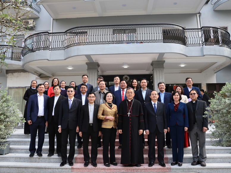 Phó Thủ tướng Phạm Thị Thanh Trà thăm, chúc mừng Giáng sinh Tòa Giám mục Bắc Ninh