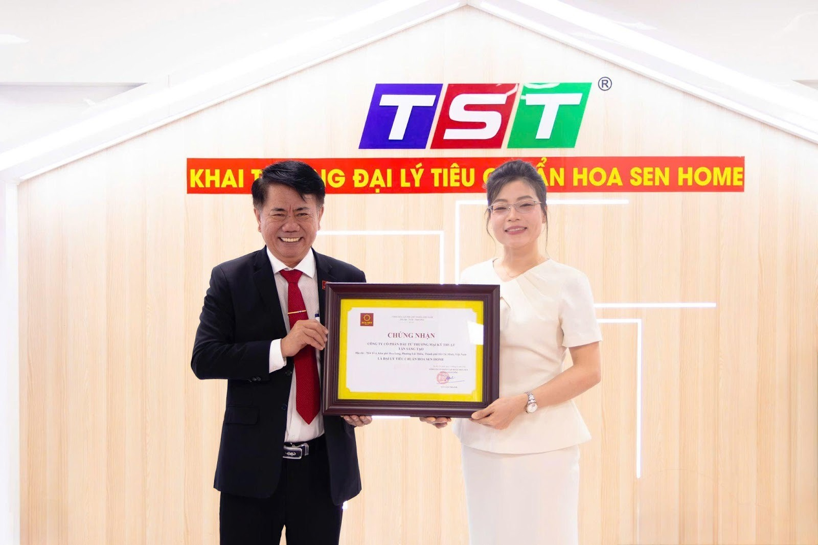 Mô hình Đại lý Tiêu chuẩn Hoa Sen Home chính thức vận hành tại các tỉnh thành đầu tiên