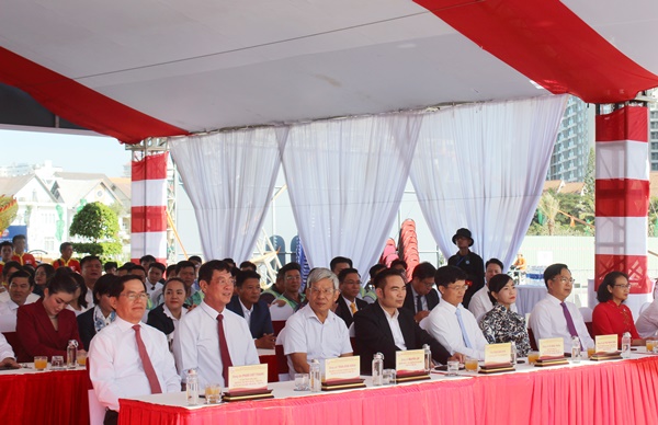 C&aacute;c đại biểu dự lễ kh&aacute;nh th&agrave;nh