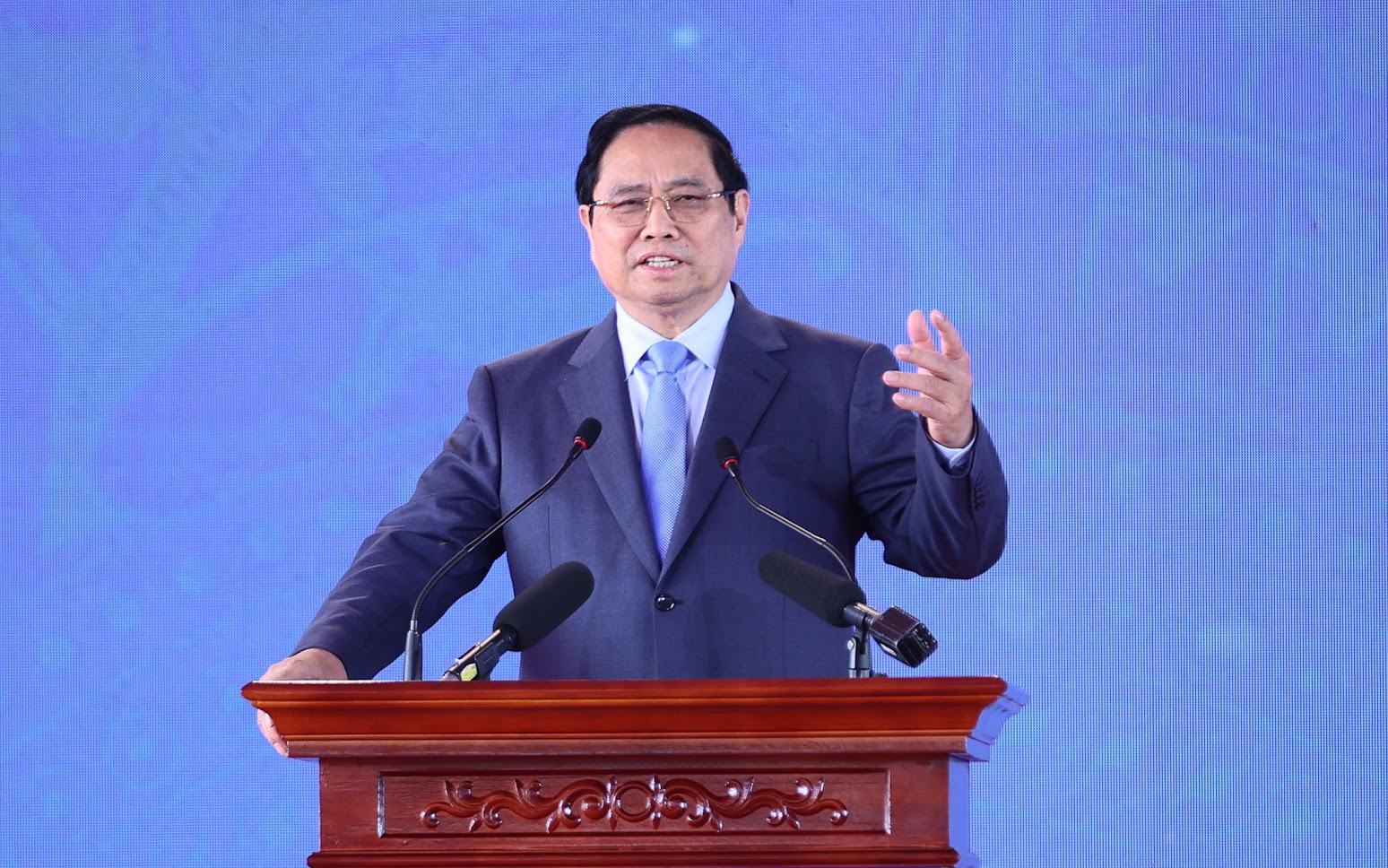 Thủ tướng Phạm Minh Chính: Khởi công nhiều dự án với tầm nhìn thế kỷ, "vượt thời đại"*