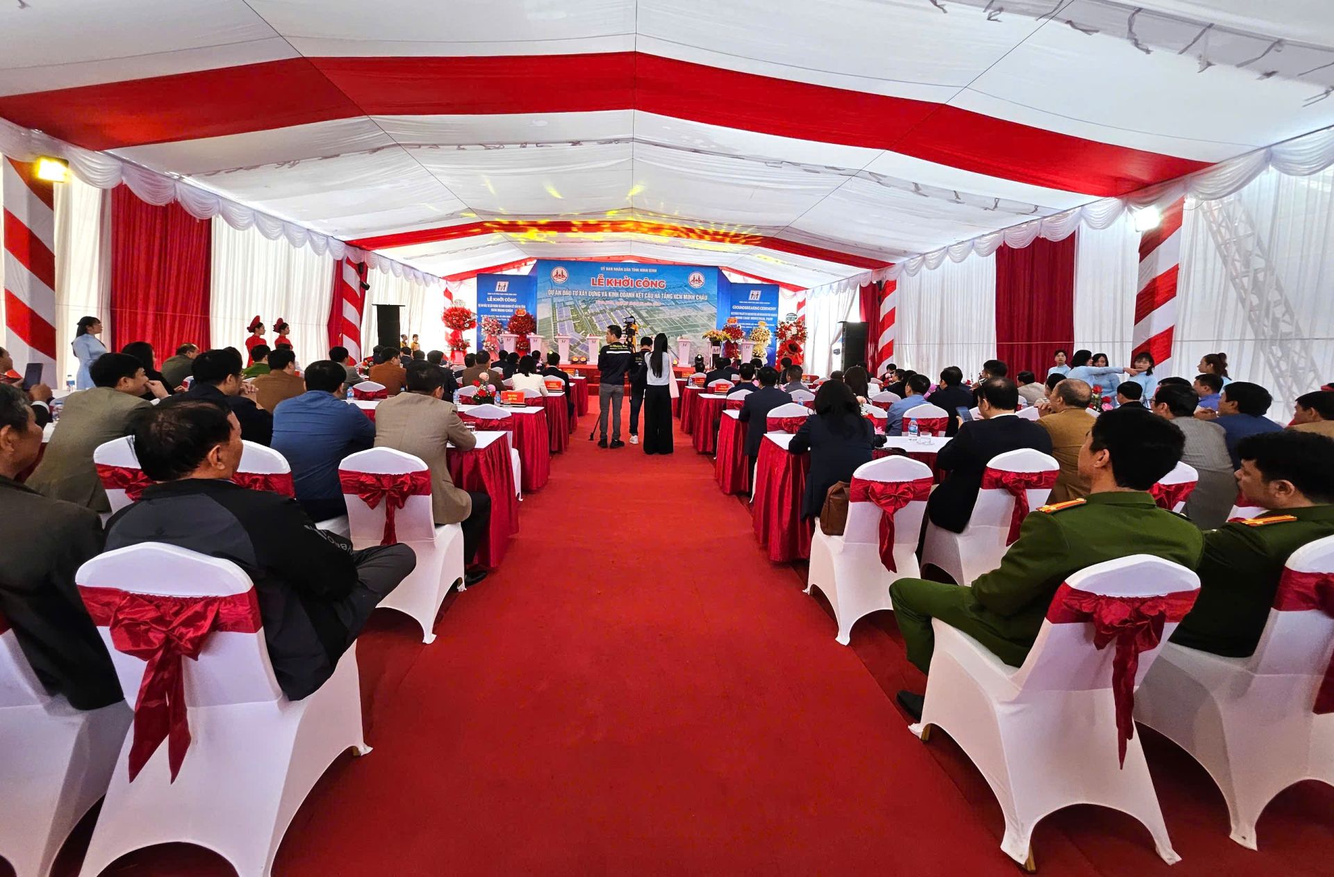 Quang cảnh lễ khởi c&ocirc;ng