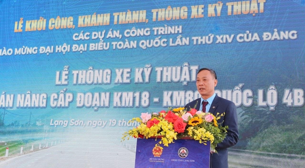 Đồng ch&iacute; Ho&agrave;ng Viết Đ&ocirc;ng, Ph&oacute; Gi&aacute;m đốc Sở X&acirc;y dựng ph&aacute;t biểu tại buổi lễ