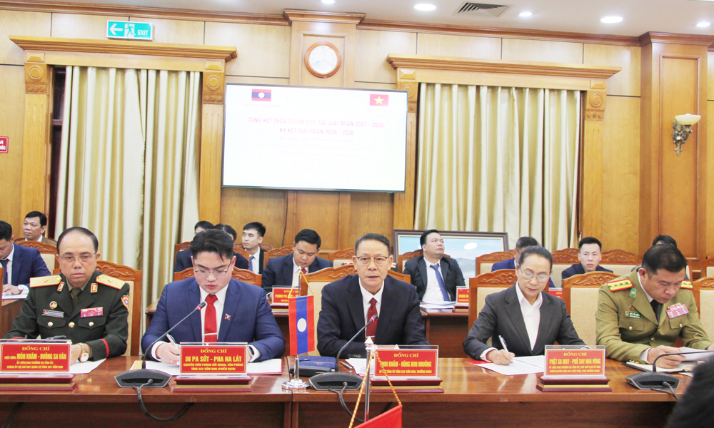 Các đồng chí lãnh đạo tỉnh Say Xổm. Các đồng chí lãnh đạo tỉnh Say Xổm.