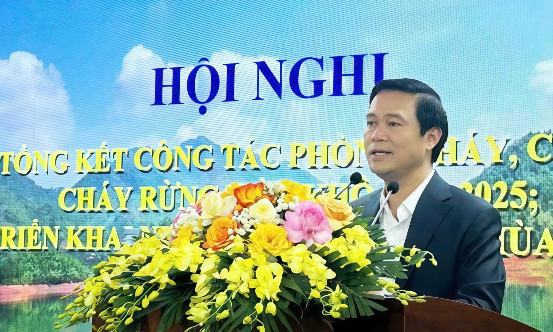 Đồng chí Lê Xuân Lợi phát biểu. Đồng chí Lê Xuân Lợi phát biểu.