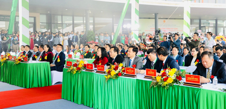 C&aacute;c đại biểu dự lễ kh&aacute;nh th&agrave;nh