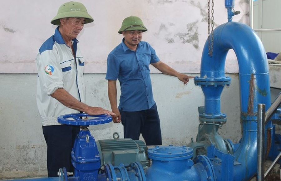 Trung t&acirc;m NS&VSMTNT H&agrave; Tĩnh thường xuy&ecirc;n duy tu, bảo dưỡng m&aacute;y m&oacute;c thiết bị nhằm k&eacute;o d&agrave;i tuổi thọ c&ocirc;ng tr&igrave;nh v&agrave; đảm bảo vận h&agrave;nh bền vững.