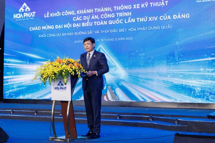 &Ocirc;ng Mai Văn H&agrave;, Gi&aacute;m đốc C&ocirc;ng ty Cổ phần Ray v&agrave; Th&eacute;p đặc biệt H&ograve;a Ph&aacute;t Dung Quất cho biết H&ograve;a Ph&aacute;t cam kết thực hiện dự &aacute;n đ&uacute;ng tiến độ, phục vụ c&aacute;c dự &aacute;n đường sắt trọng điểm đang triển khai. Ảnh: HPG