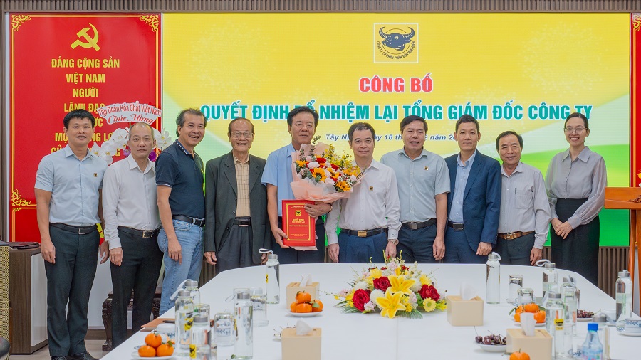 Tập thể l&atilde;nh đạo C&ocirc;ng ty CPPB B&igrave;nh Điền thể hiện sự đồng l&ograve;ng v&agrave; quyết t&acirc;m cao độ. Với sự đo&agrave;n kết sẽ l&agrave; động lực then chốt để B&igrave;nh Điền hiện thực h&oacute;a tầm nh&igrave;n chuyển đổi số v&agrave; n&ocirc;ng nghiệp th&ocirc;ng minh