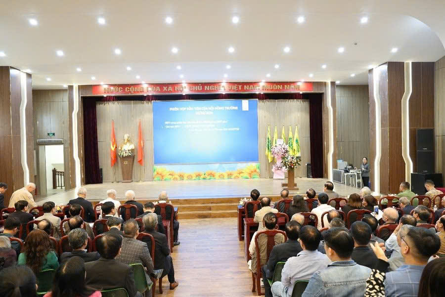 Quang cảnh Hội nghị c&ocirc;ng bố v&agrave; ra mắt Hội đồng Trường Trường Đại học Kinh doanh v&agrave; C&ocirc;ng nghệ H&agrave; Nội nhiệm kỳ 2025&ndash;2030.