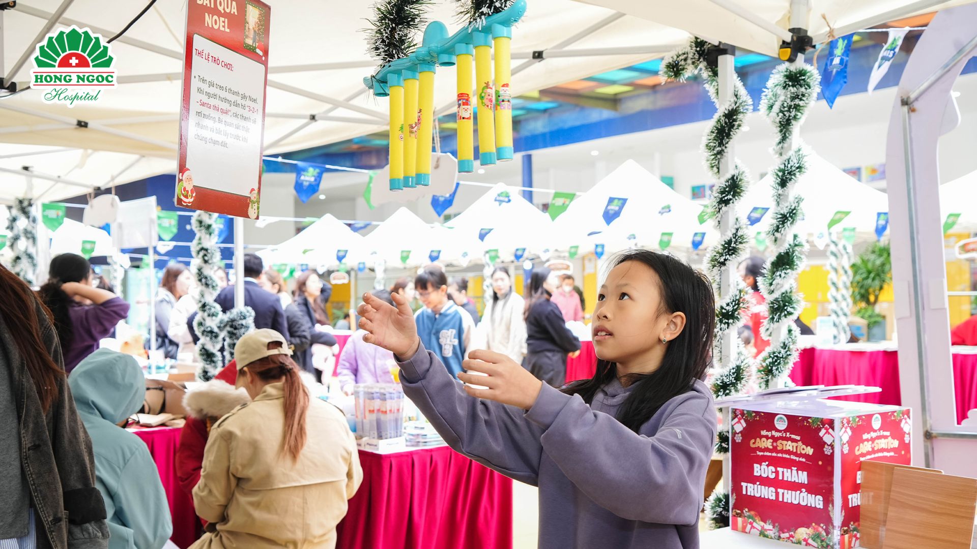 Tr&ograve; chơi &ldquo;Bắt qu&agrave; Noel&rdquo; thử th&aacute;ch phản xạ v&agrave; sự tập trung của b&eacute;