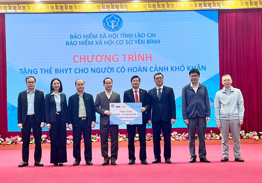 Năm 2025, Agribank d&agrave;nh kinh ph&iacute; 5 tỷ đồng, tặng gần 8.000 thẻ BHYT cho người d&acirc;n c&oacute; ho&agrave;n cảnh kh&oacute; khăn tr&ecirc;n khắp cả nước