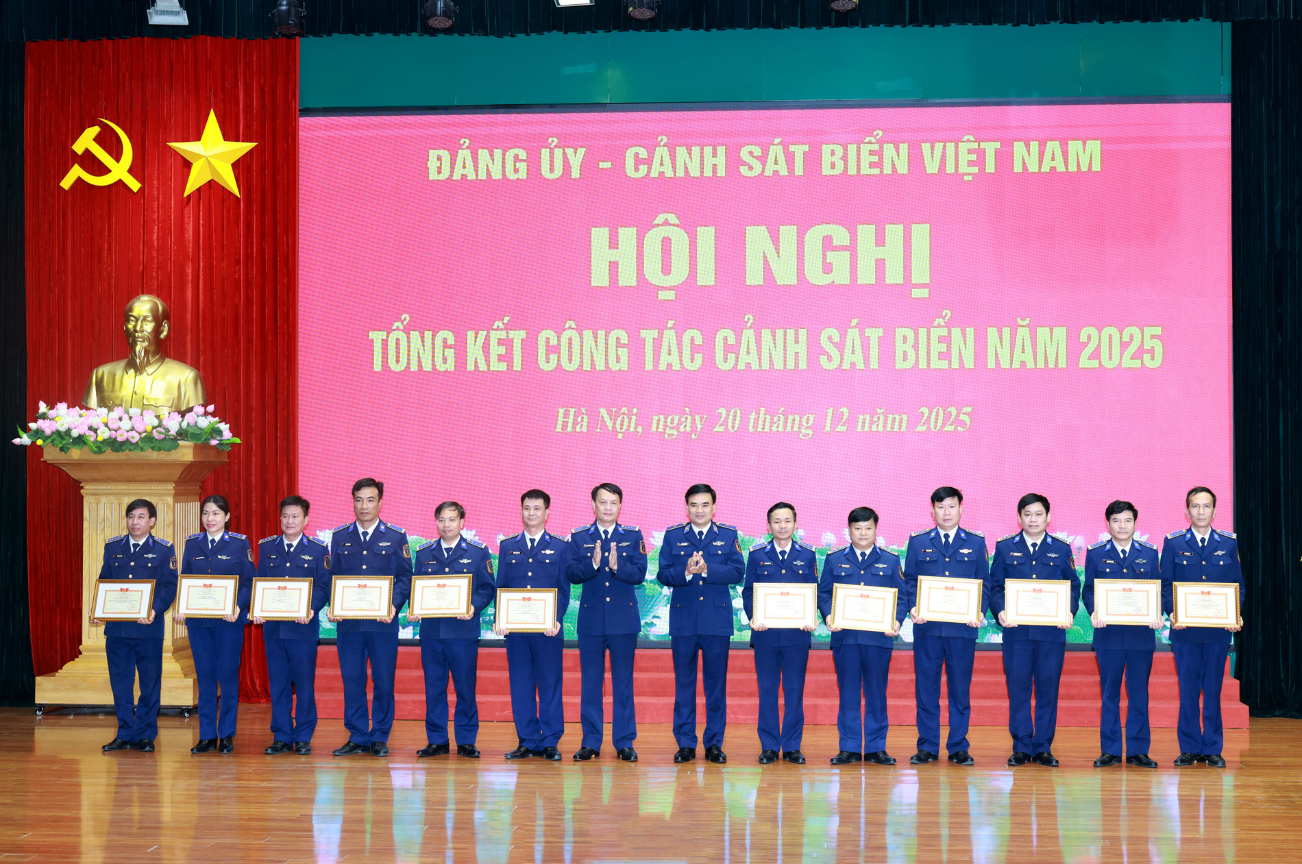 Thủ trưởng Cảnh sát biển Việt Nam trao Danh hiệu Đơn vị Quyết thắng cho các tập thể Thủ trưởng Cảnh sát biển Việt Nam trao Danh hiệu Đơn vị Quyết thắng cho các tập thể