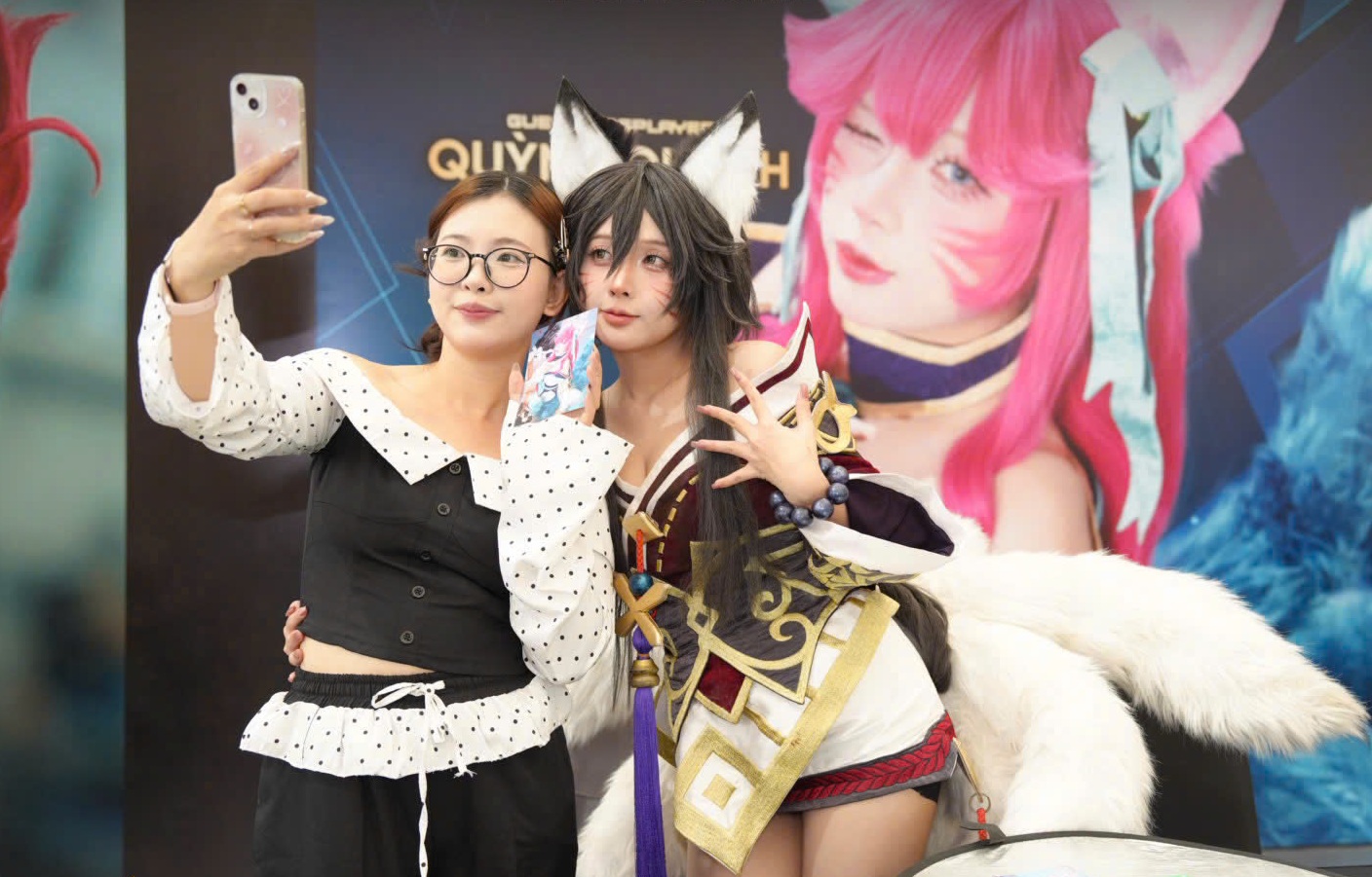 Khách hàng check in tại gian hàng Khách hàng check in tại gian hàng