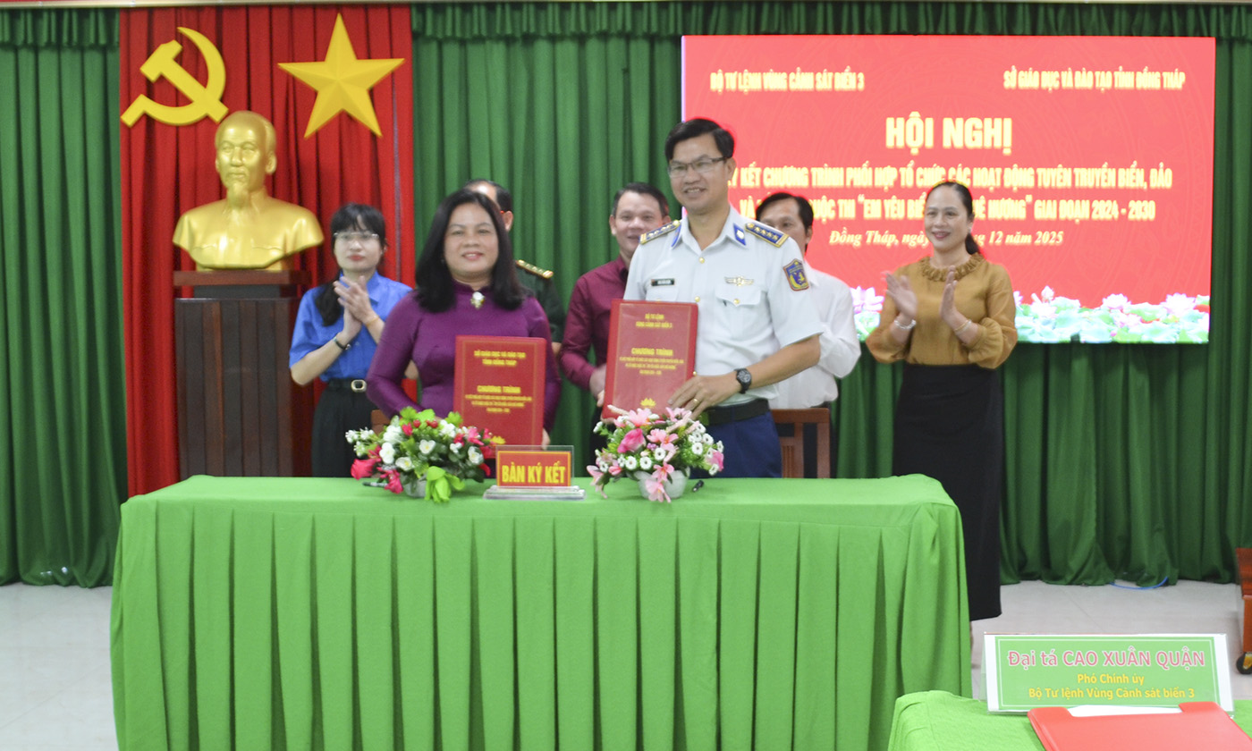 Bộ Tư lệnh Vùng Cảnh sát biển 3 ký kết chương trình phối hợp tuyên truyền biển, đảo tại Đồng Tháp