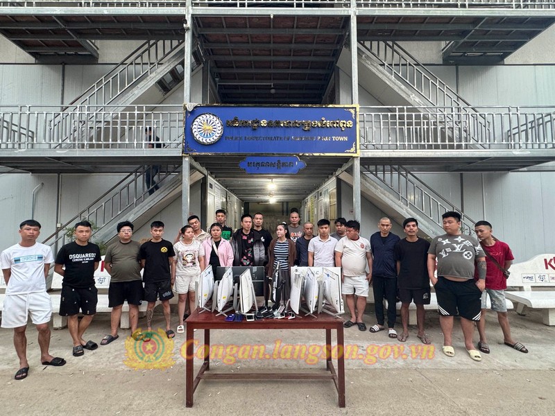 C&aacute;c đối tượng c&ugrave;ng tang vật vi phạm bị bắt giữ