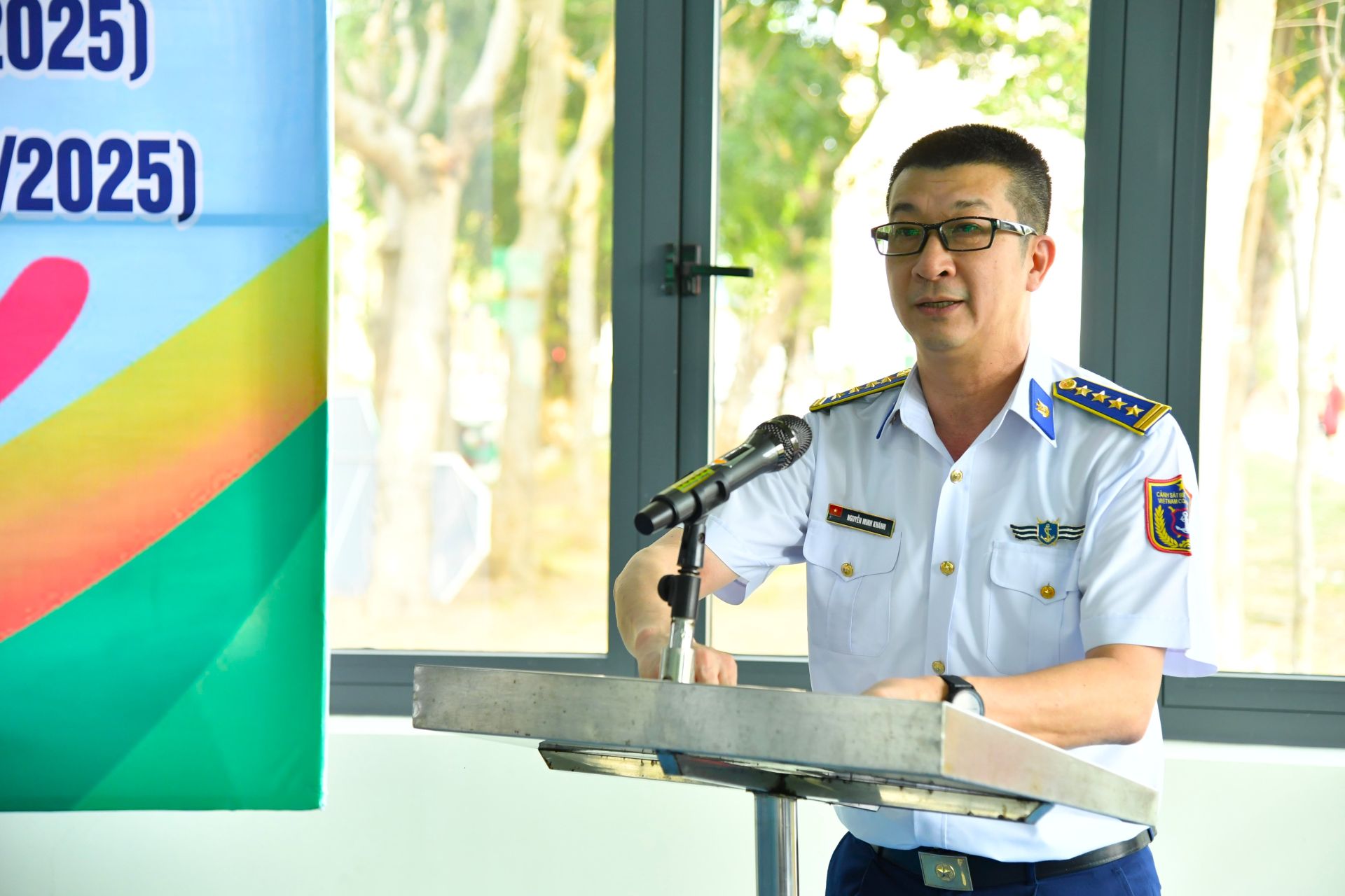 Đại t&aacute; Nguyễn Minh Kh&aacute;nh - Ph&oacute; Tư lệnh - Tham mưu trưởng V&ugrave;ng Cảnh s&aacute;t biển 3 tuy&ecirc;n bố khai mạc giải đấu