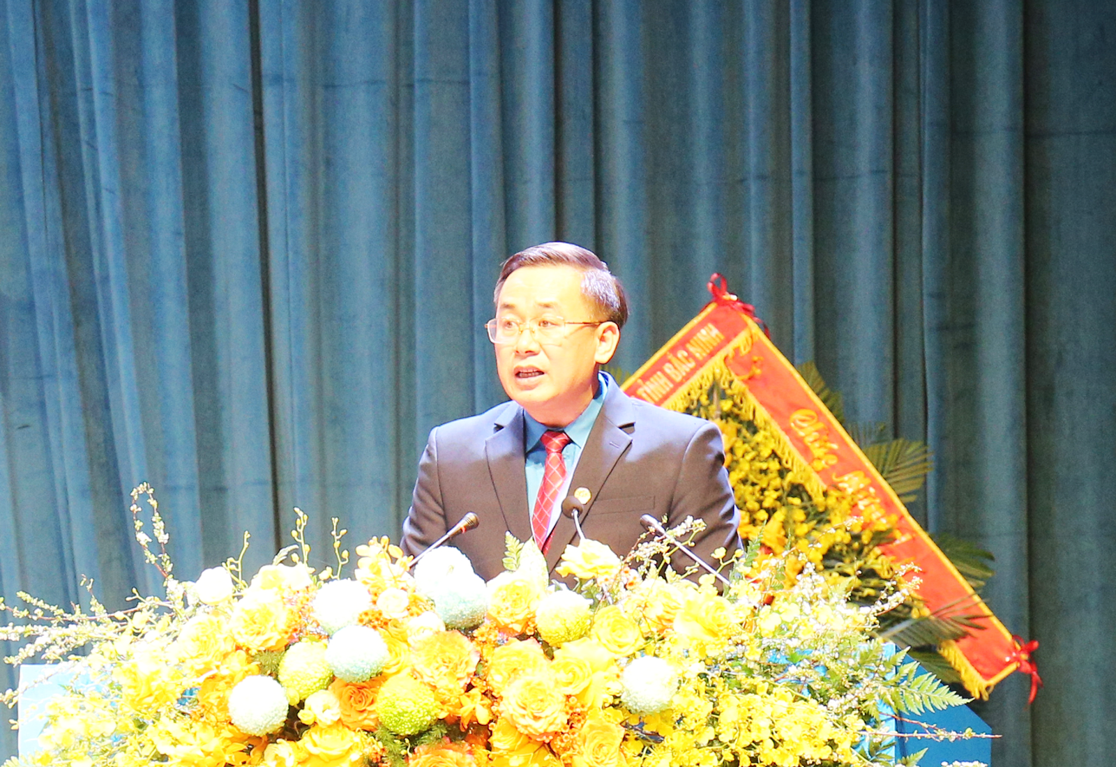 Đồng chí Thạch Văn Chung, Phó Chủ tịch Ủy ban MTTQ tỉnh phát biểu khai mạc Đại hội. Đồng chí Thạch Văn Chung, Phó Chủ tịch Ủy ban MTTQ tỉnh phát biểu khai mạc Đại hội.